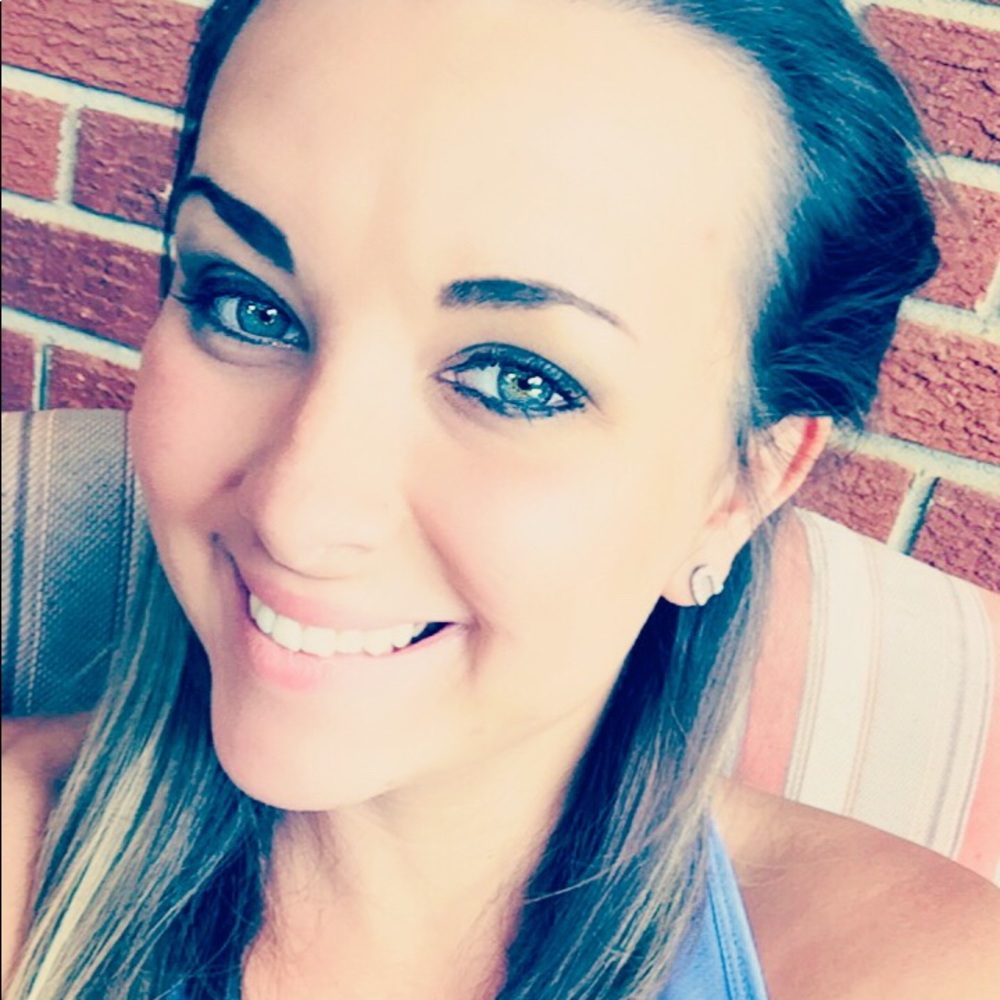 Meet your Posher, Courtney